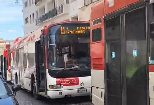 Autobus del trasporto pubblico fermi: traffico in tilt a Benevento