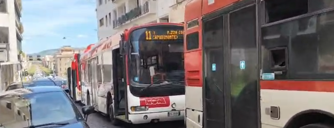 Autobus del trasporto pubblico fermi: traffico in tilt a Benevento