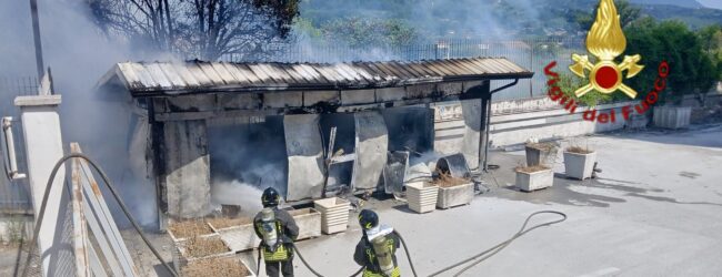 Incendio in uno stabilimento di Pianodardine, in fiamme un container adibito ad area ristoro