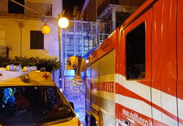 Doppio intervento dei Vigili del Fuoco tra Mercogliano e Avellino: salvate quattro persone da un incendio