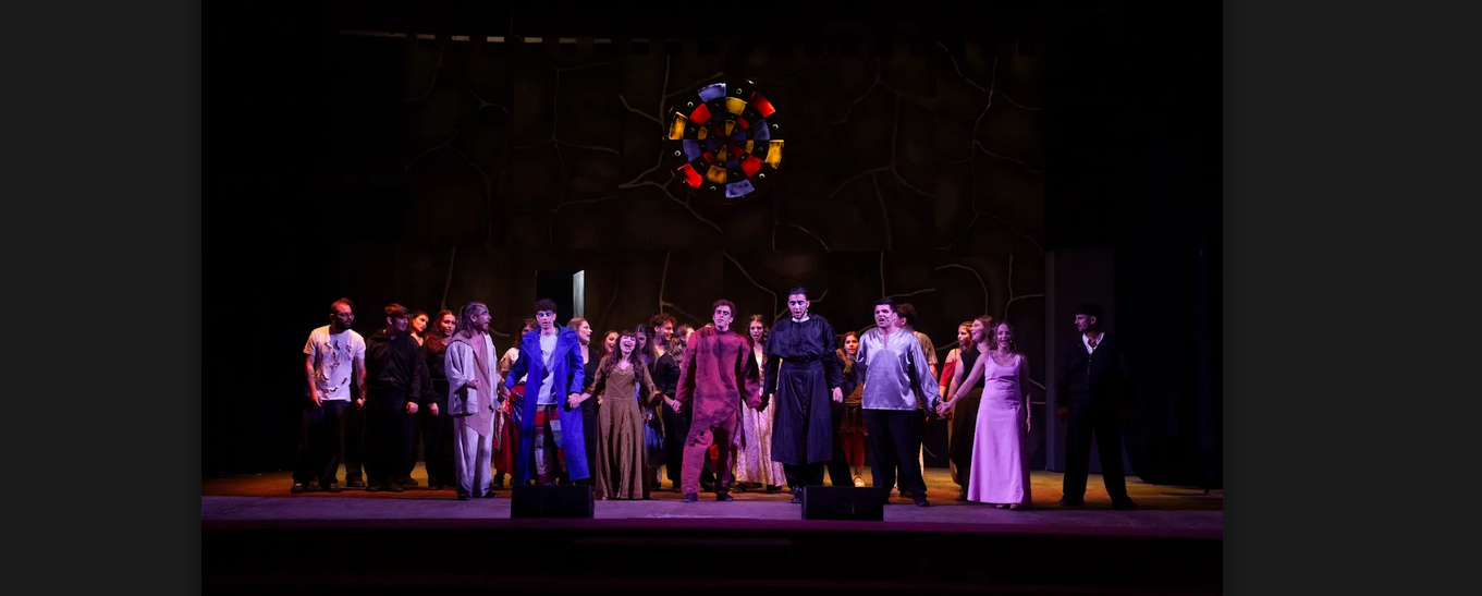 Trionfo e standing ovation al Teatro Partenio per il Musical “Notre Dame de Paris” firmato dall’ISISS “De Luca” di Avellino in collaborazione con l’Ateneo Alea