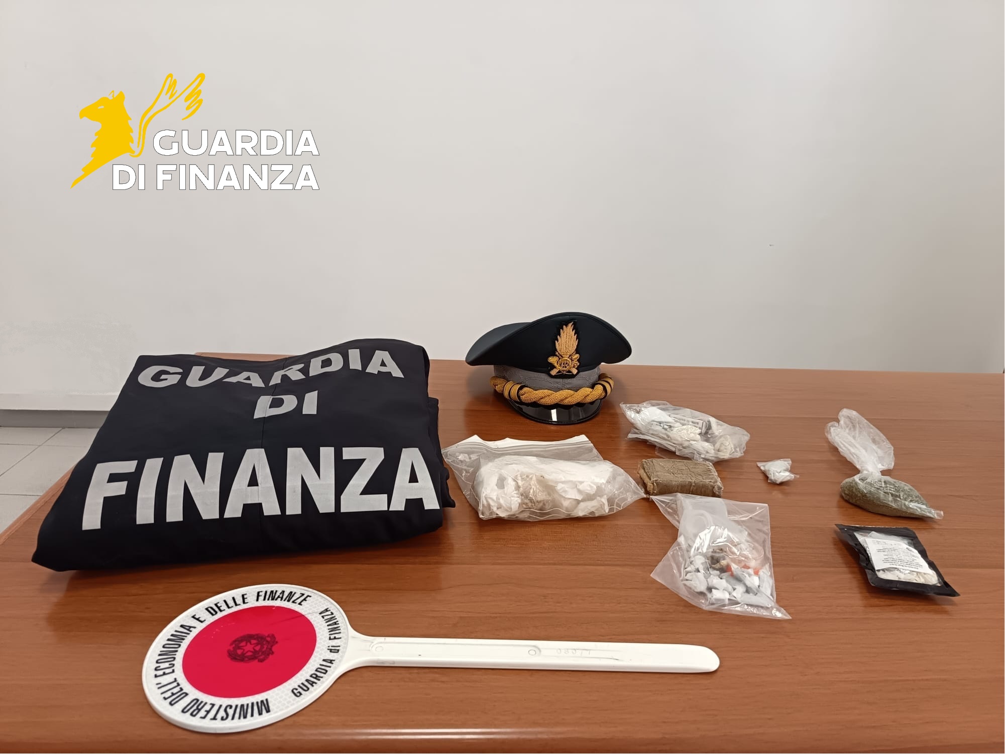 Spaccio di droga tra Benevento e Valle Vitulanese: tre misure cautelari eseguite dalla Guardia di Finanza