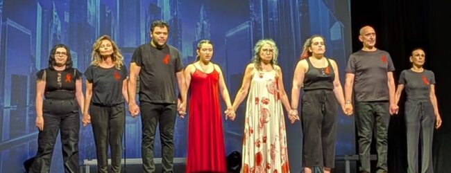 TeSt – Teatro Stage: successo per “Ibride Incursioni Inebriate di Brindisi” diretto da Monica Carbini
