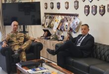 L’Avv. Antonio Della Porta, Presidente ANACOMI, incontra il Generale Corradi alla Scuola di Commissariato dell’Esercito.