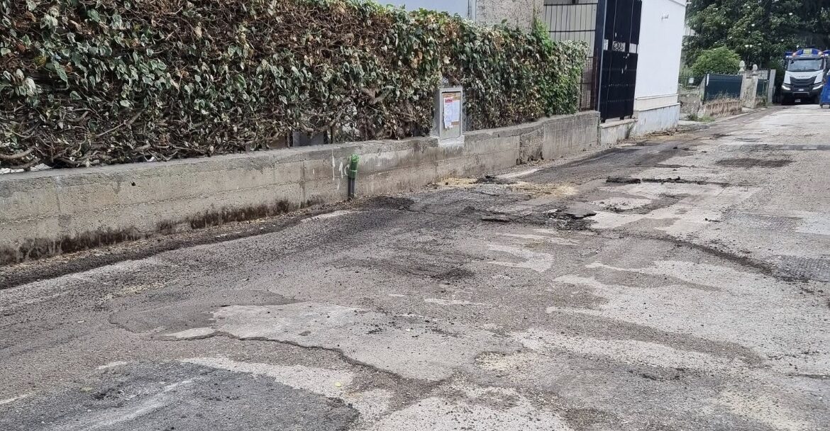 Strade rifatte solo a metà, Pd all’attacco: “Intervento illogico, serve un sopralluogo immediato”