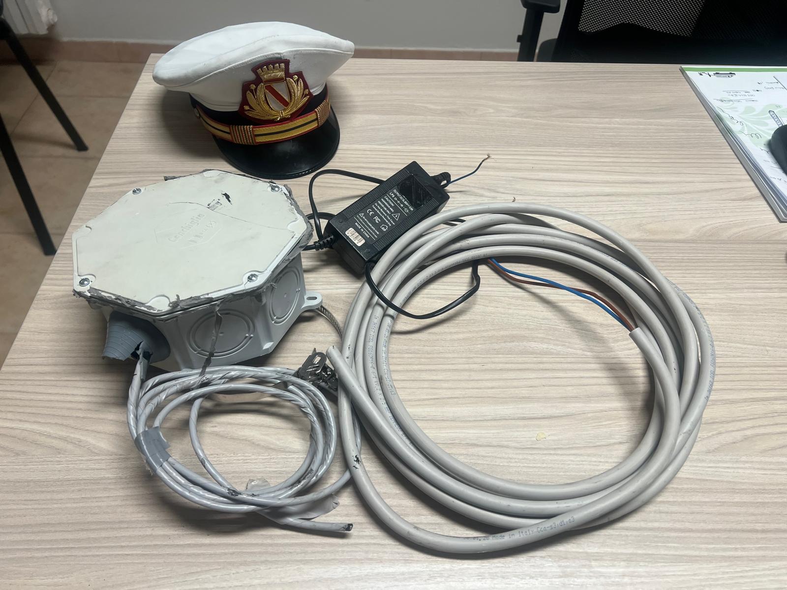 Apice, scoperto impianto di videosorveglianza abusivo collegato alla rete della pubblica illuminazione: indagini della Polizia Locale
