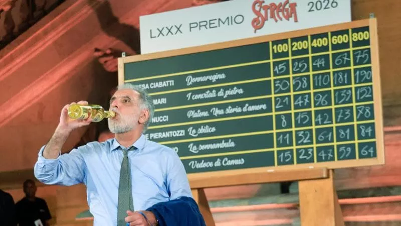 Premio Strega 2026, vince Michele Mari con “I convitati di pietra”