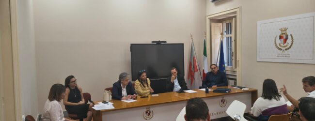 Mensa, riunione al Comune: “Dialogo sereno con i dirigenti scolastici, aperture sul pasto da casa”