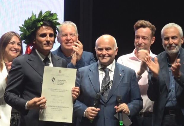 Sal Da Vinci, emozione a Benevento: il Conservatorio “Nicola Sala” gli conferisce il Diploma Honoris Causa