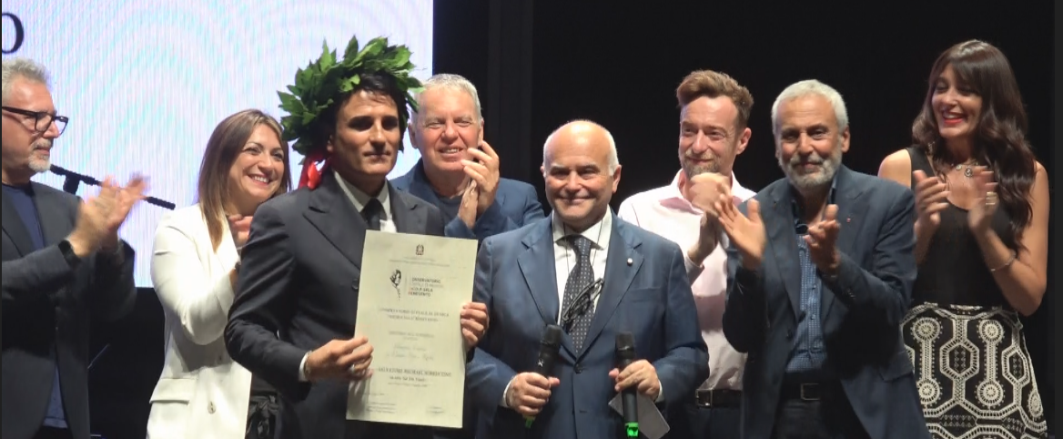 Sal Da Vinci, emozione a Benevento: il Conservatorio “Nicola Sala” gli conferisce il Diploma Honoris Causa